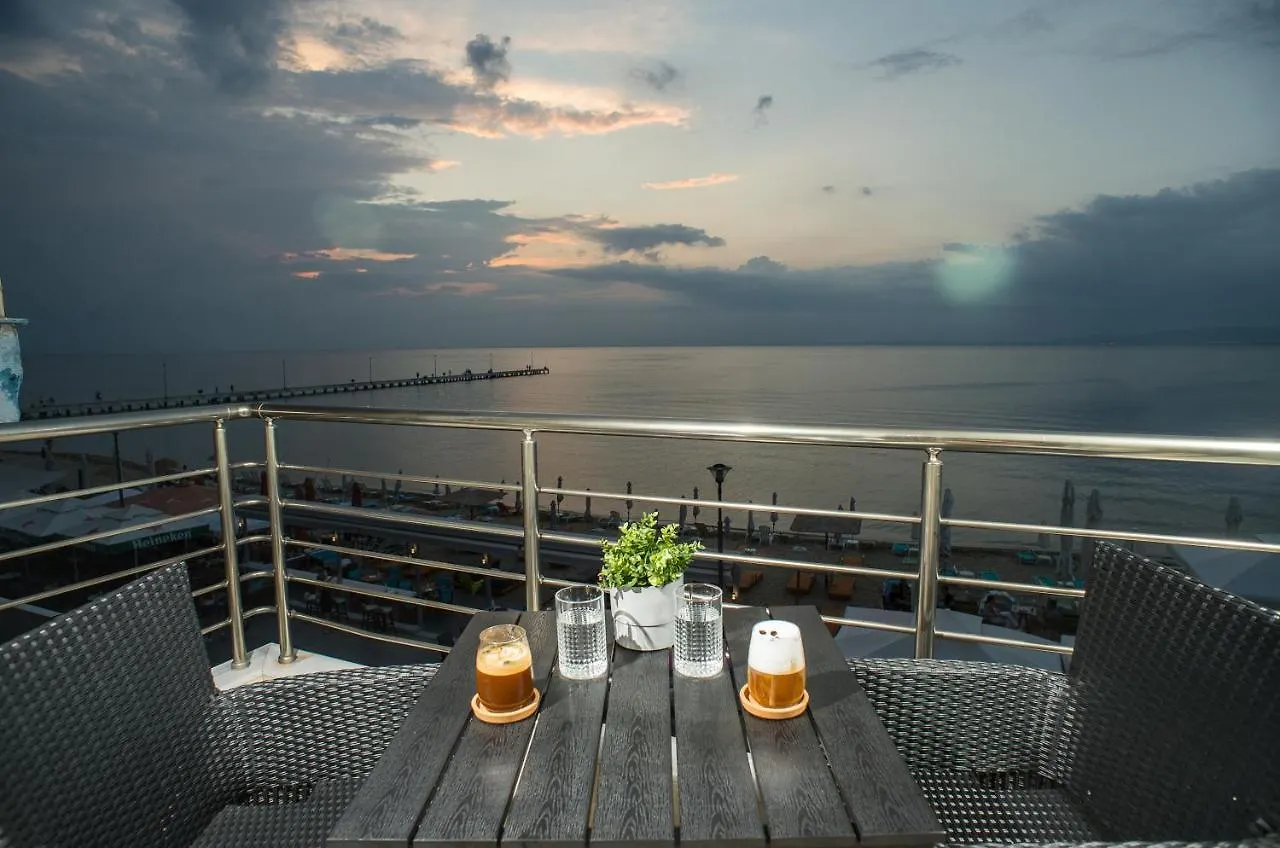 Lux Vip Apartments Peraía
